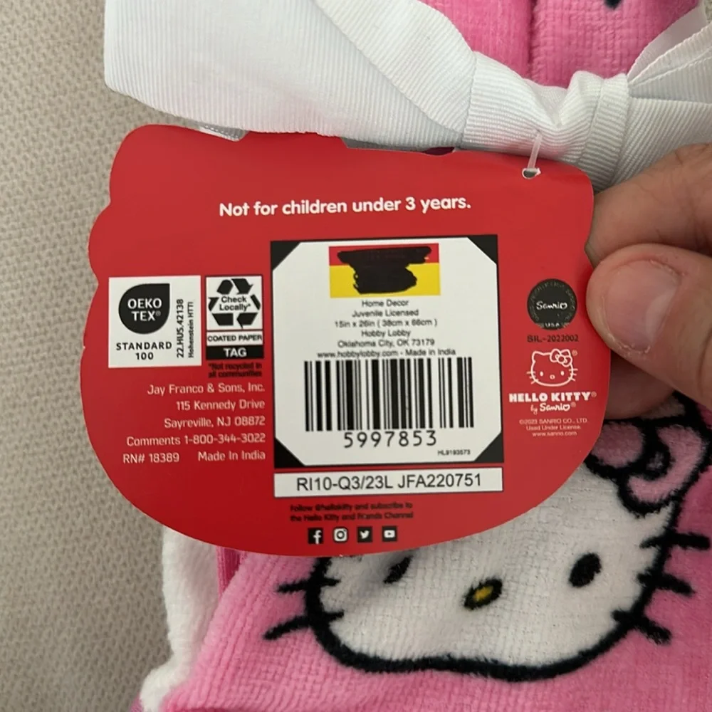 HELLO KITTY PACK OF 2 HAND TOWELS NEW WITH TAG